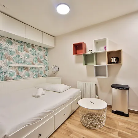 Blue Nights 49 아파트 파리